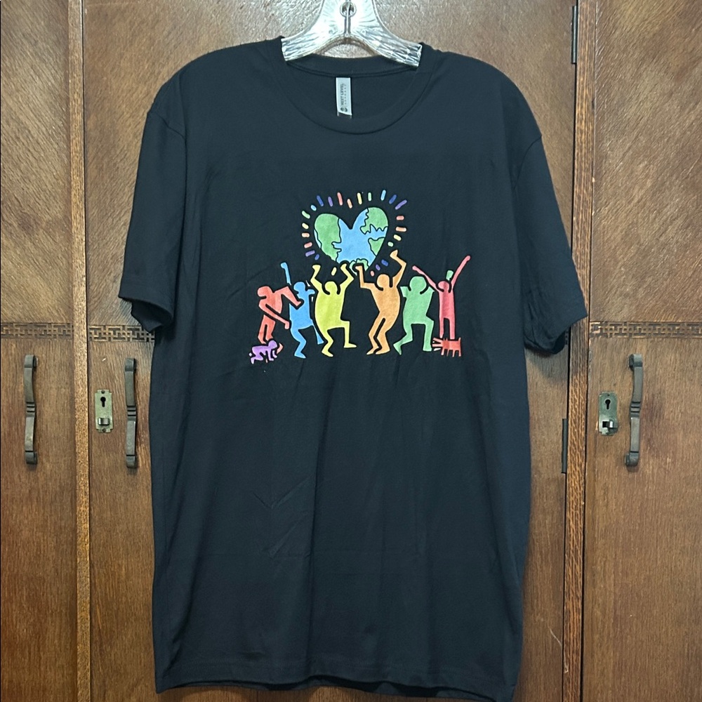 Love our Earth. Black t-shirt, cool graphic art work. size L